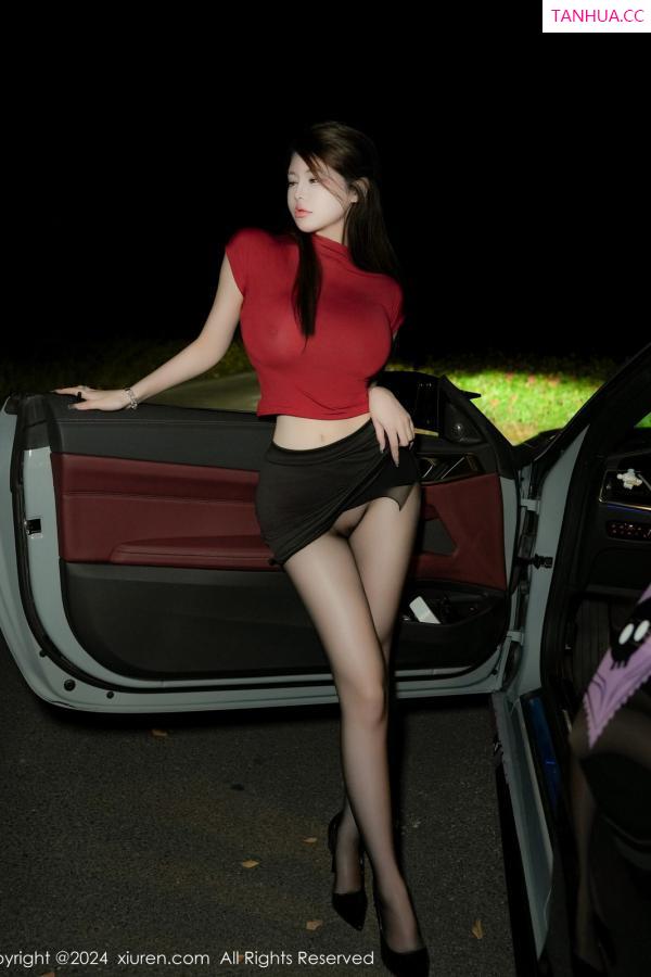 甜妮  [XiuRen]高清写真图 2024.12.06 No.9558 甜妮 黑丝美腿第44张图片